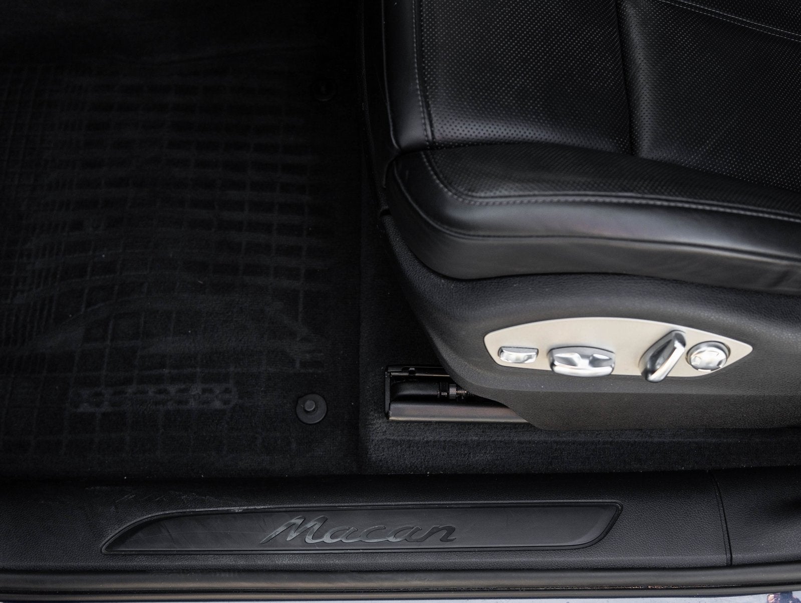 2024 Porsche Macan Macan (MY24)