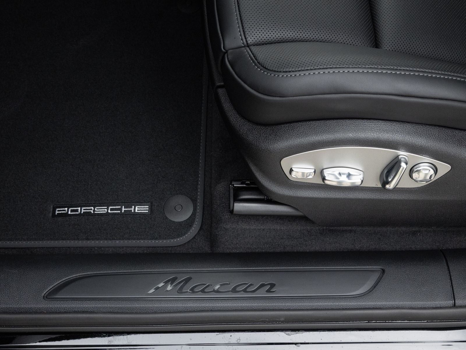 2026 Porsche Macan AWD