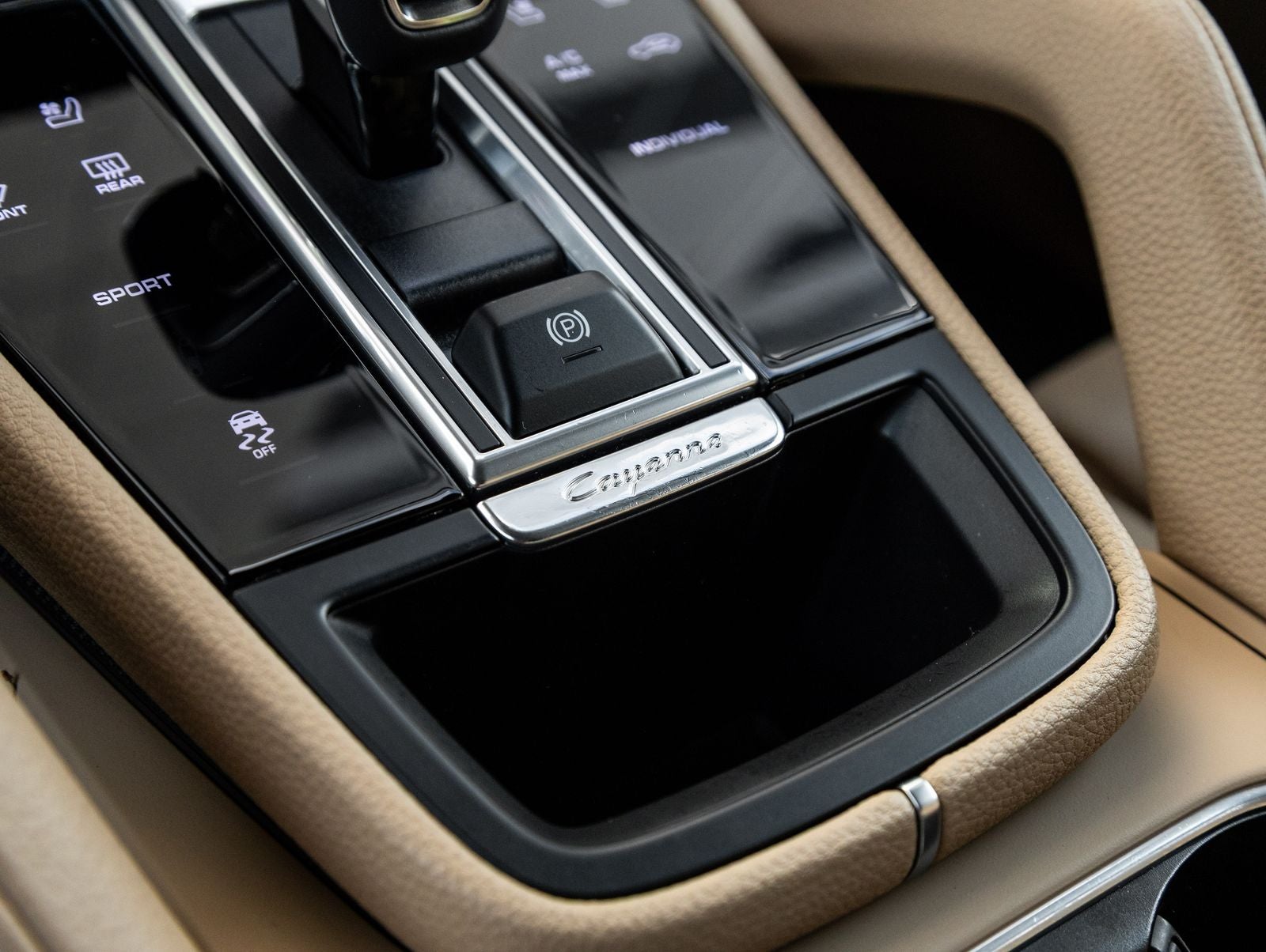 2023 Porsche Cayenne Cayenne Platinum Edition (MY23)