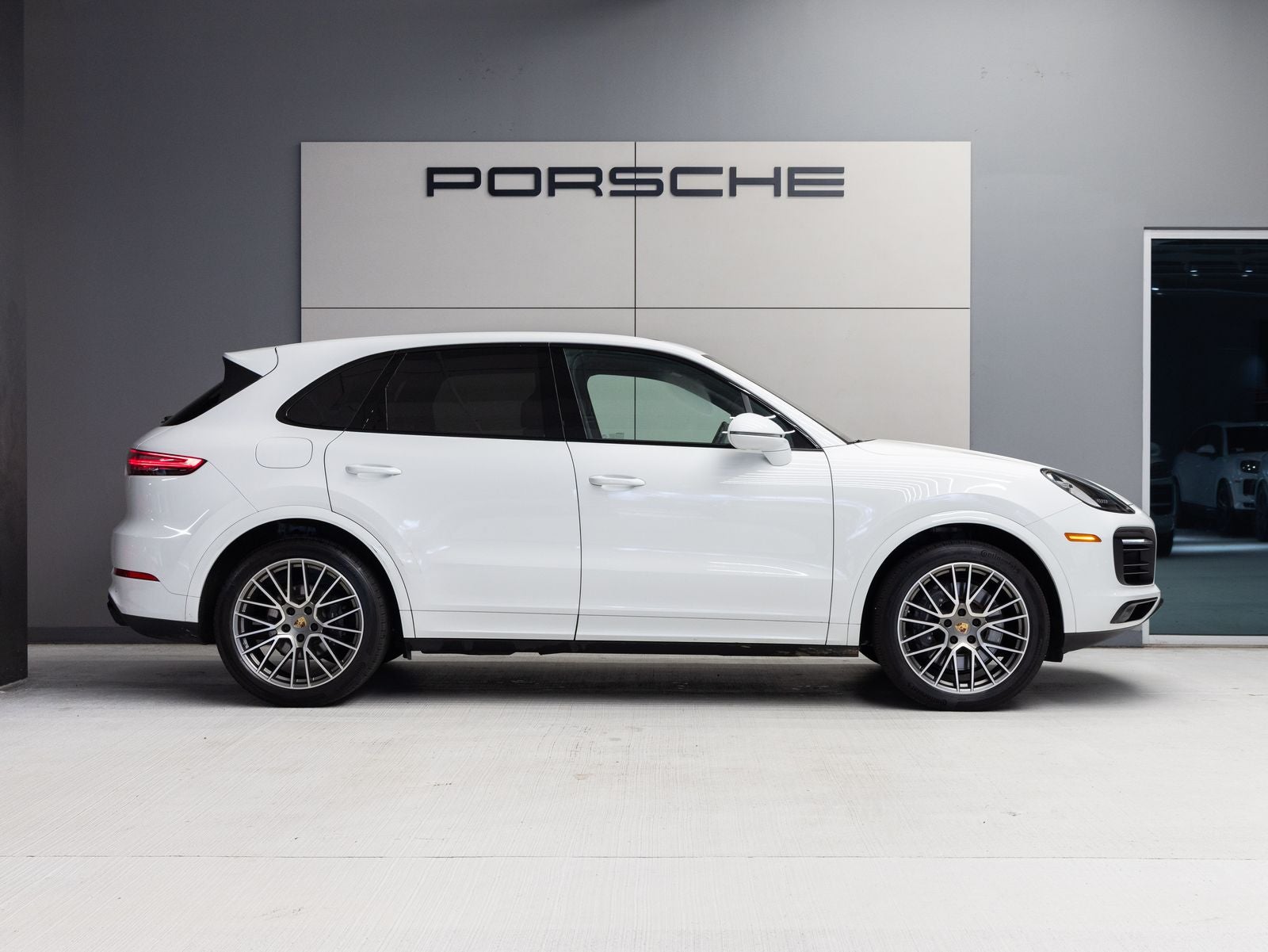 2023 Porsche Cayenne Cayenne Platinum Edition (MY23)