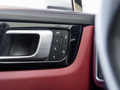 2023 Porsche Cayenne Cayenne Platinum Edition (MY23)