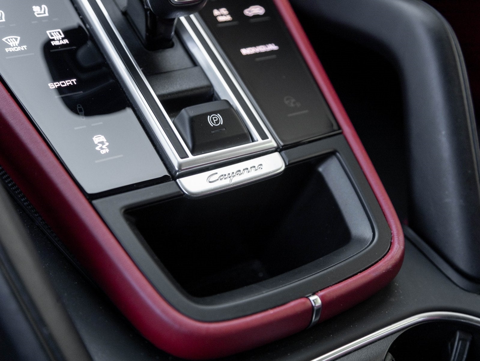 2023 Porsche Cayenne Cayenne Platinum Edition (MY23)