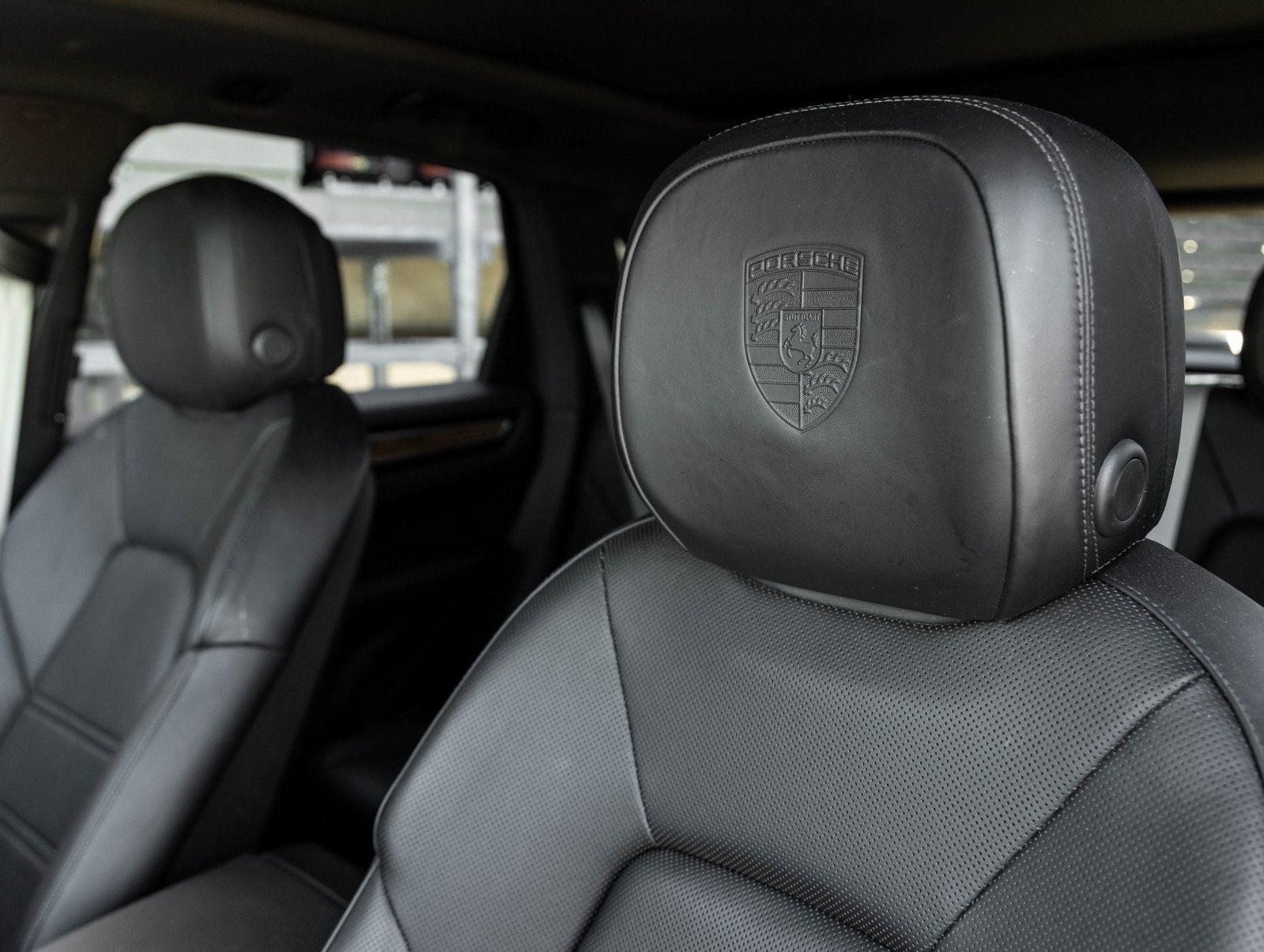 2023 Porsche Cayenne Cayenne Platinum Edition (MY23)