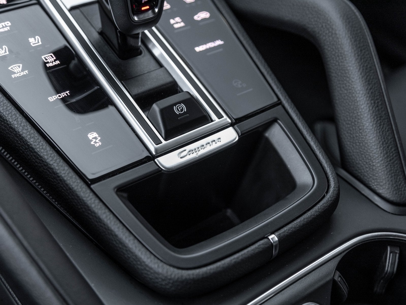 2023 Porsche Cayenne Cayenne Platinum Edition (MY23)