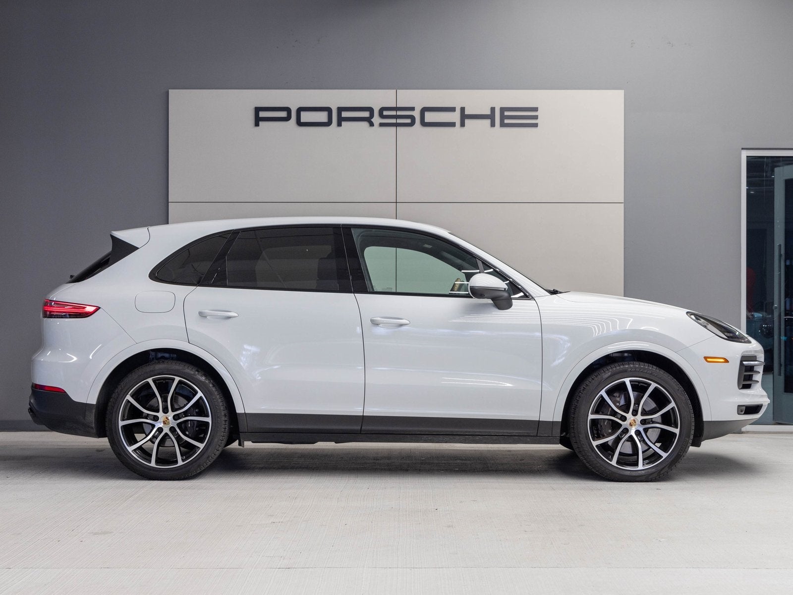 2023 Porsche Cayenne Cayenne Platinum Edition (MY23)
