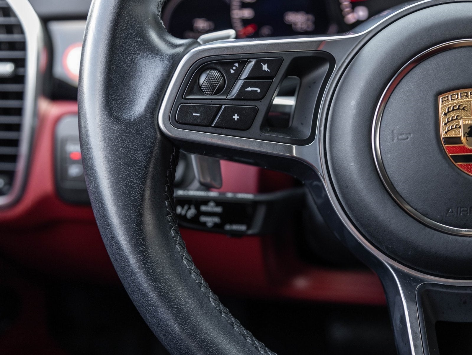 2022 Porsche Cayenne Cayenne Platinum Edition (MY22)