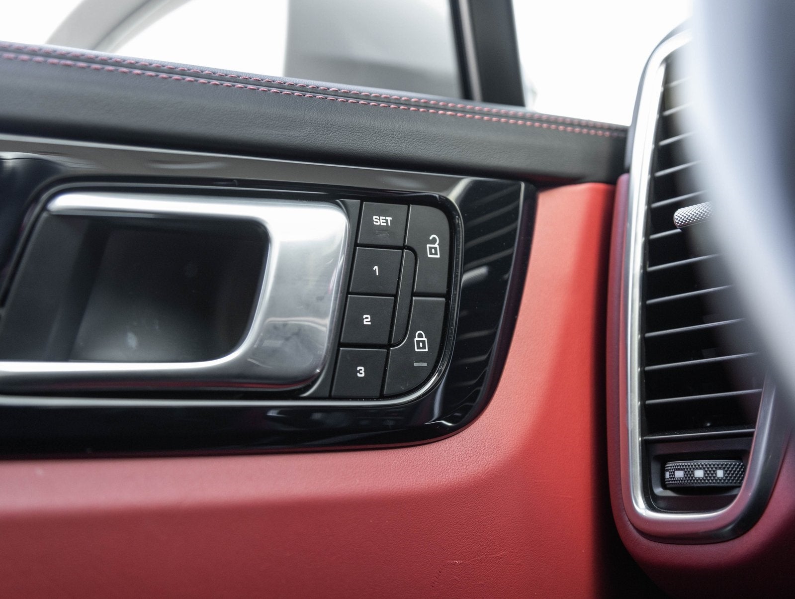 2022 Porsche Cayenne Cayenne Platinum Edition (MY22)