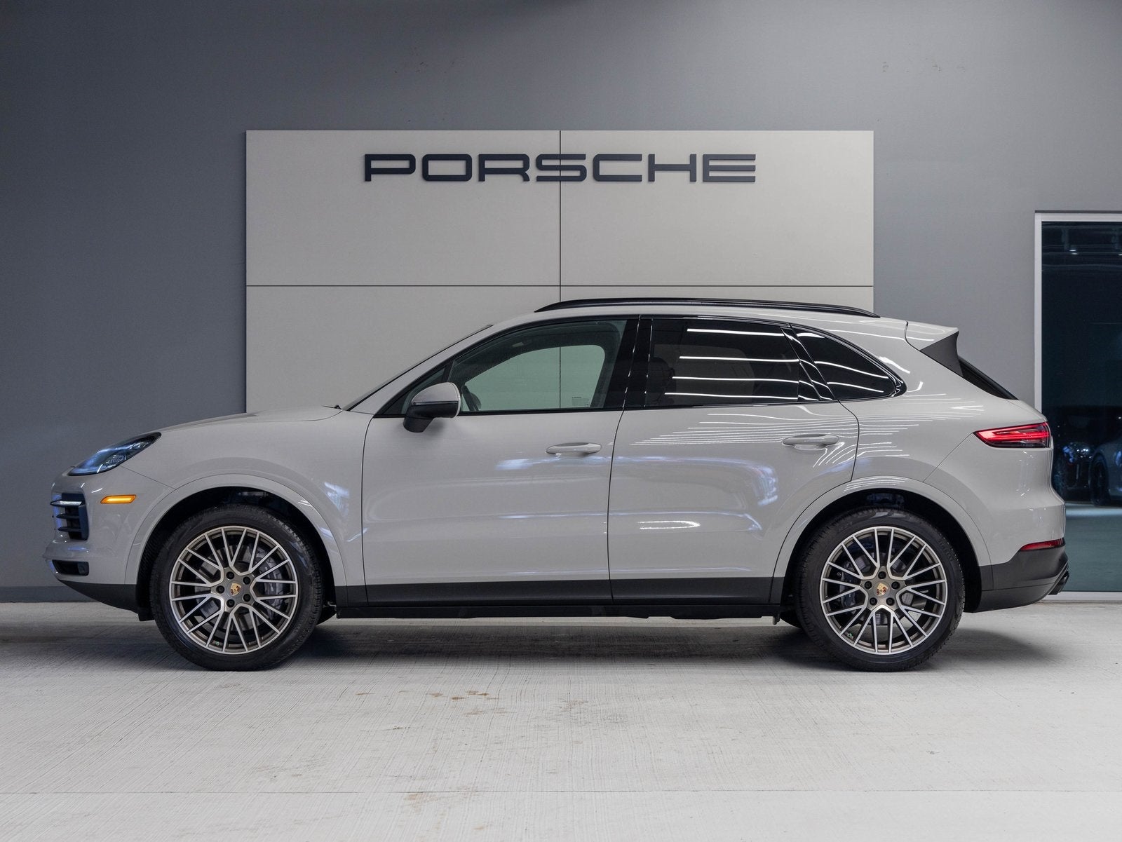2022 Porsche Cayenne Cayenne Platinum Edition (MY22)