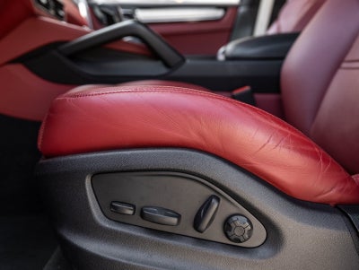 2022 Porsche Cayenne Cayenne Platinum Edition (MY22)