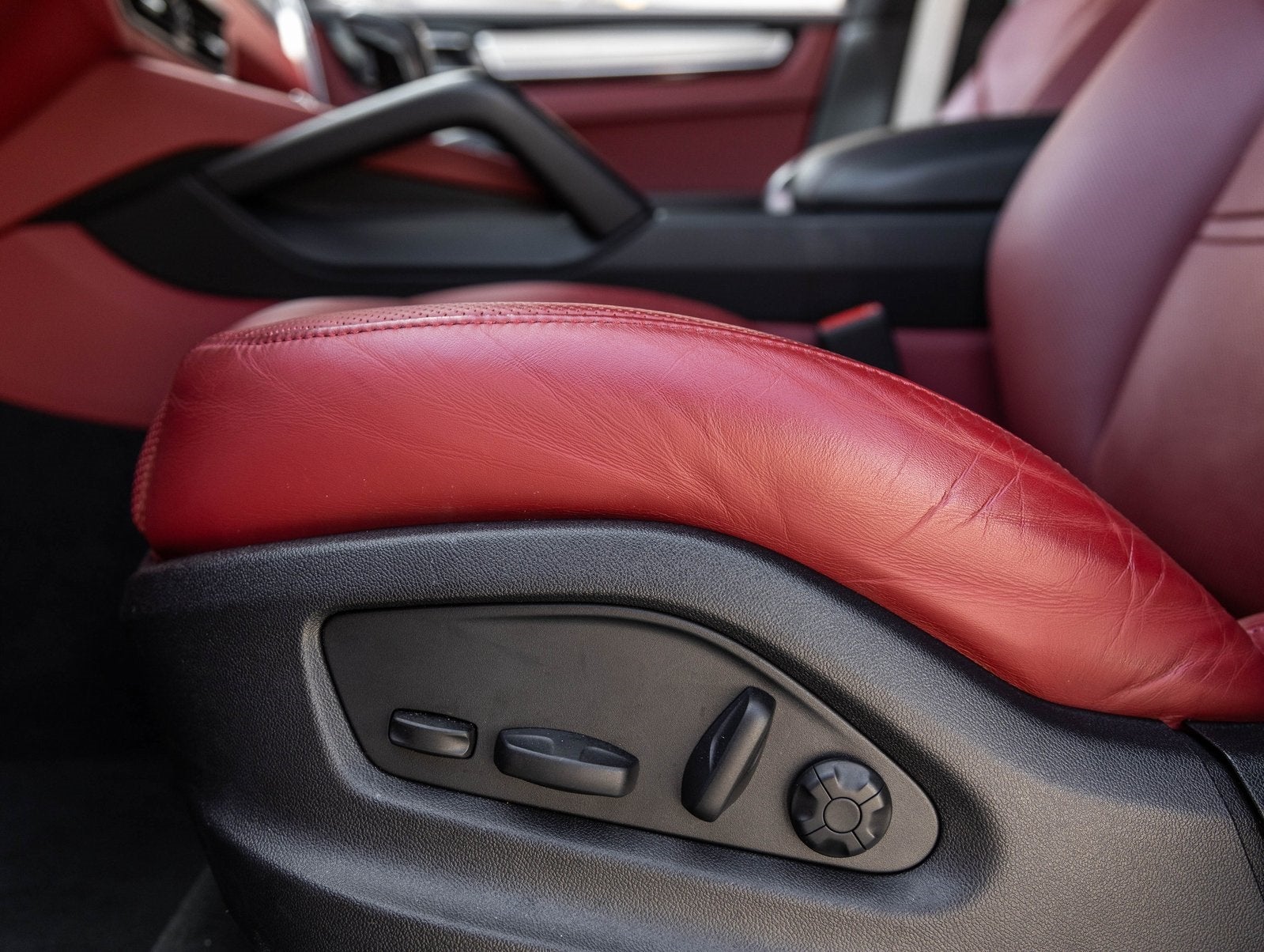 2022 Porsche Cayenne Cayenne Platinum Edition (MY22)