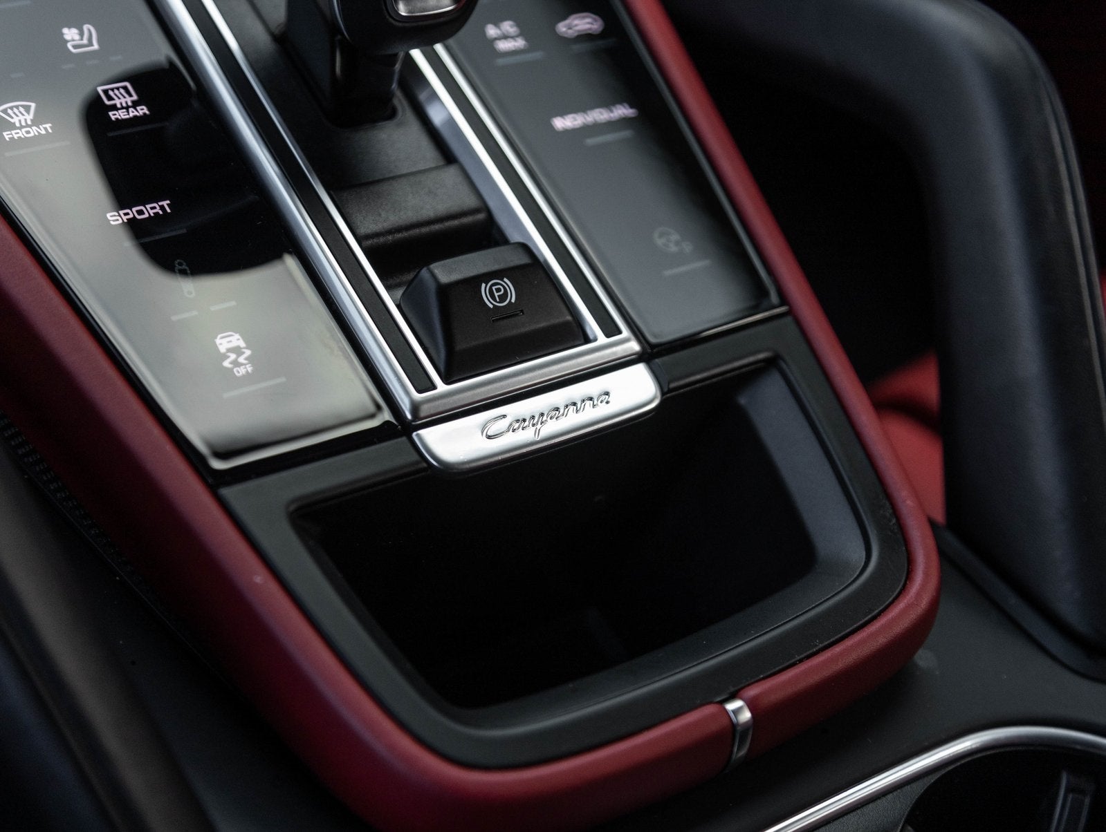 2022 Porsche Cayenne Cayenne Platinum Edition (MY22)