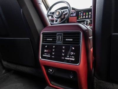 2022 Porsche Cayenne Cayenne Platinum Edition (MY22)