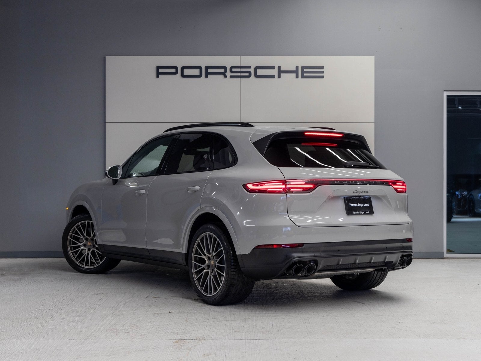 2022 Porsche Cayenne Cayenne Platinum Edition (MY22)