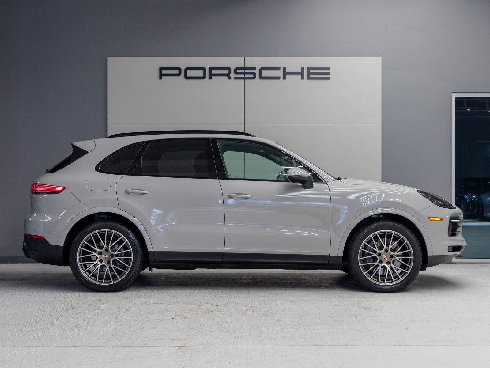 2022 Porsche Cayenne Cayenne Platinum Edition (MY22)