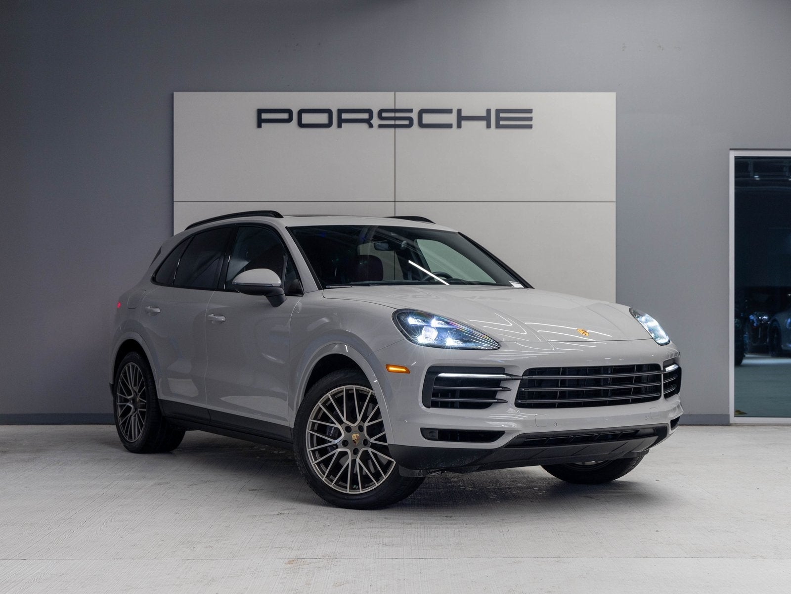 2022 Porsche Cayenne Cayenne Platinum Edition (MY22)