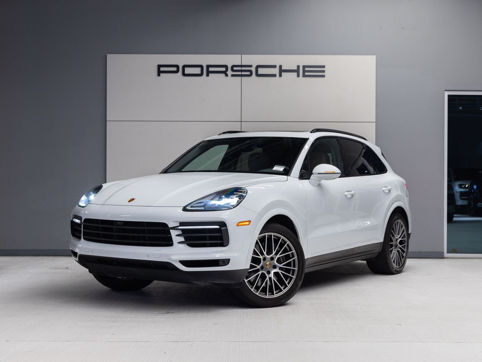 2023 Porsche Cayenne Platinum Edition's photo