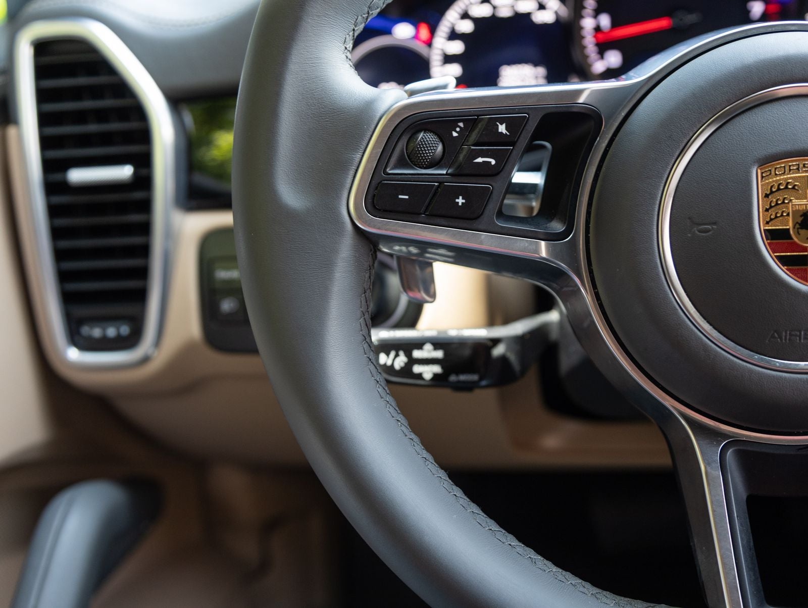 2023 Porsche Cayenne Platinum Edition