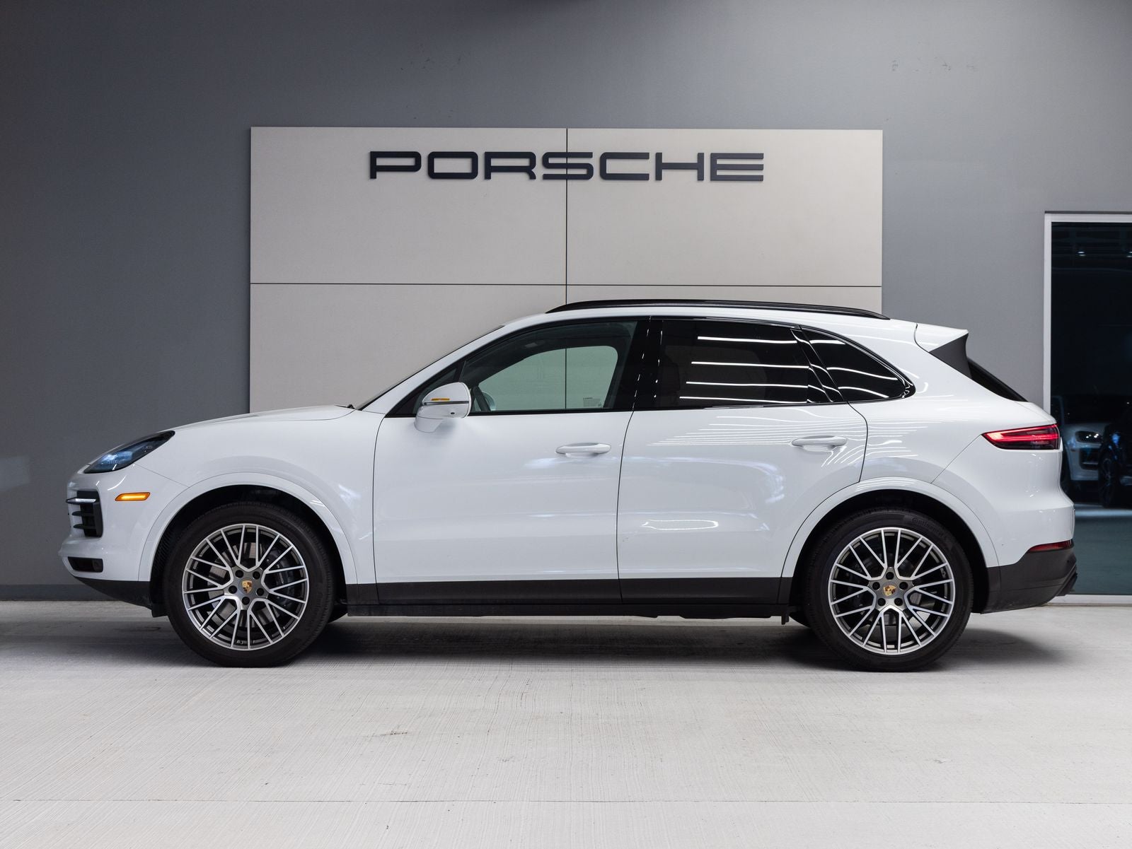 2023 Porsche Cayenne Platinum Edition