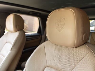 2023 Porsche Cayenne Platinum Edition