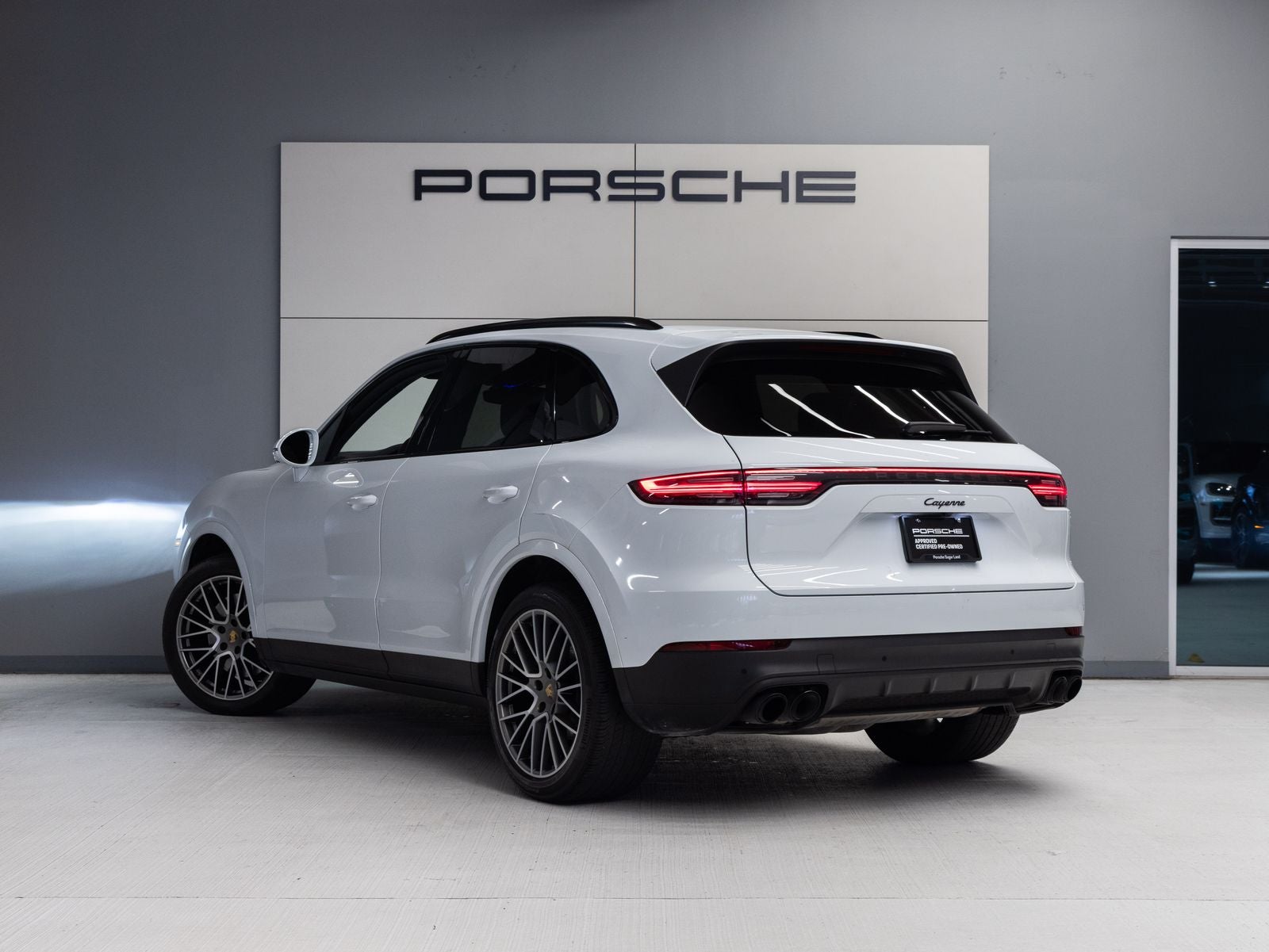 2023 Porsche Cayenne Platinum Edition