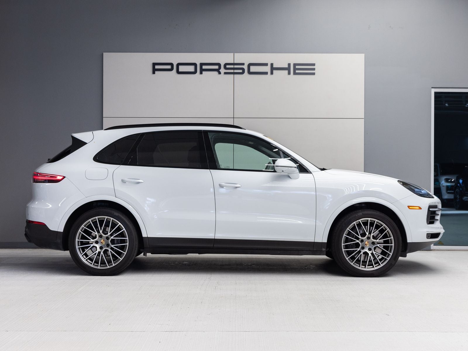 2023 Porsche Cayenne Platinum Edition