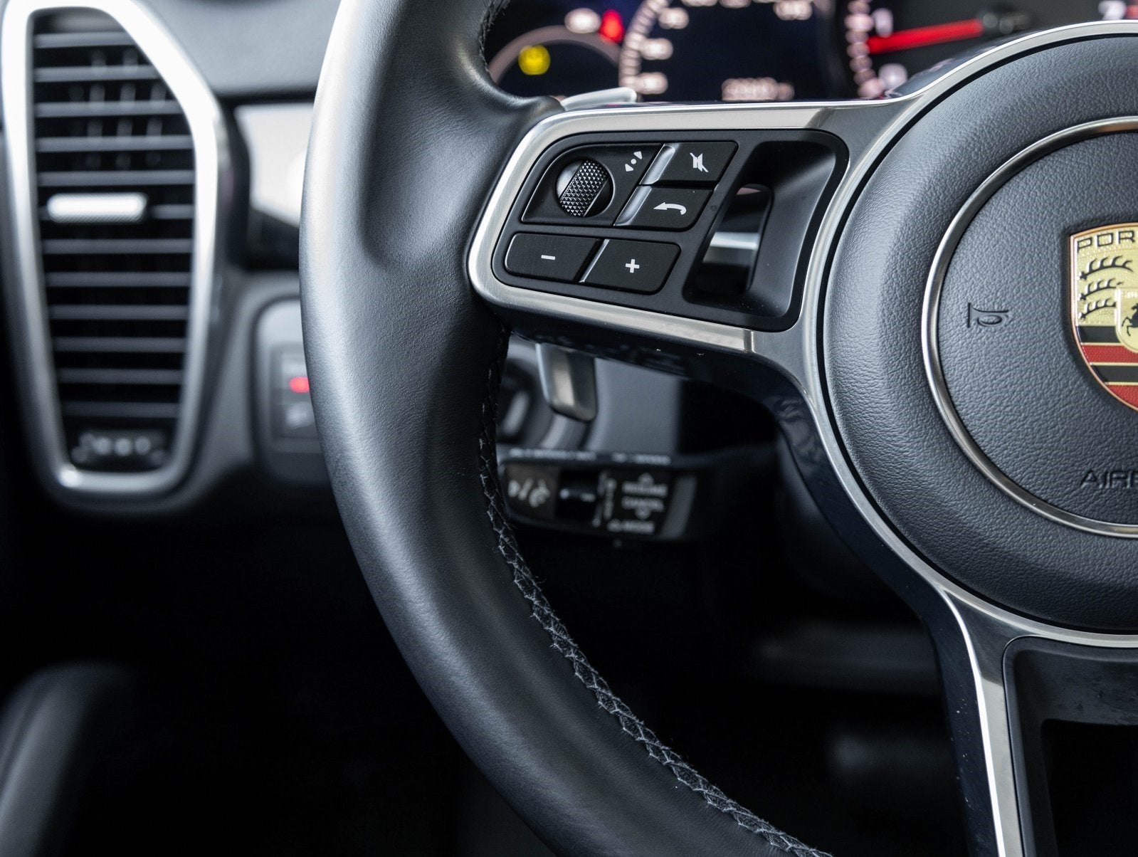 2022 Porsche Cayenne Cayenne Platinum Edition (MY22)