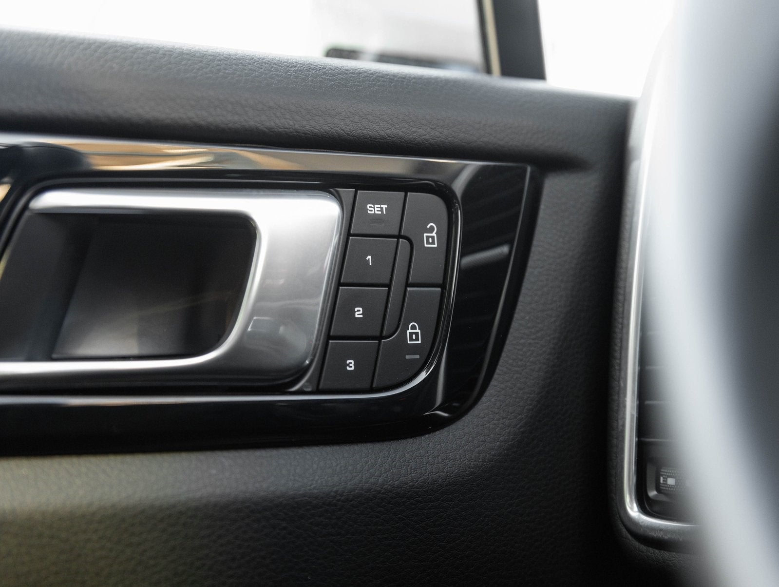 2022 Porsche Cayenne Cayenne Platinum Edition (MY22)