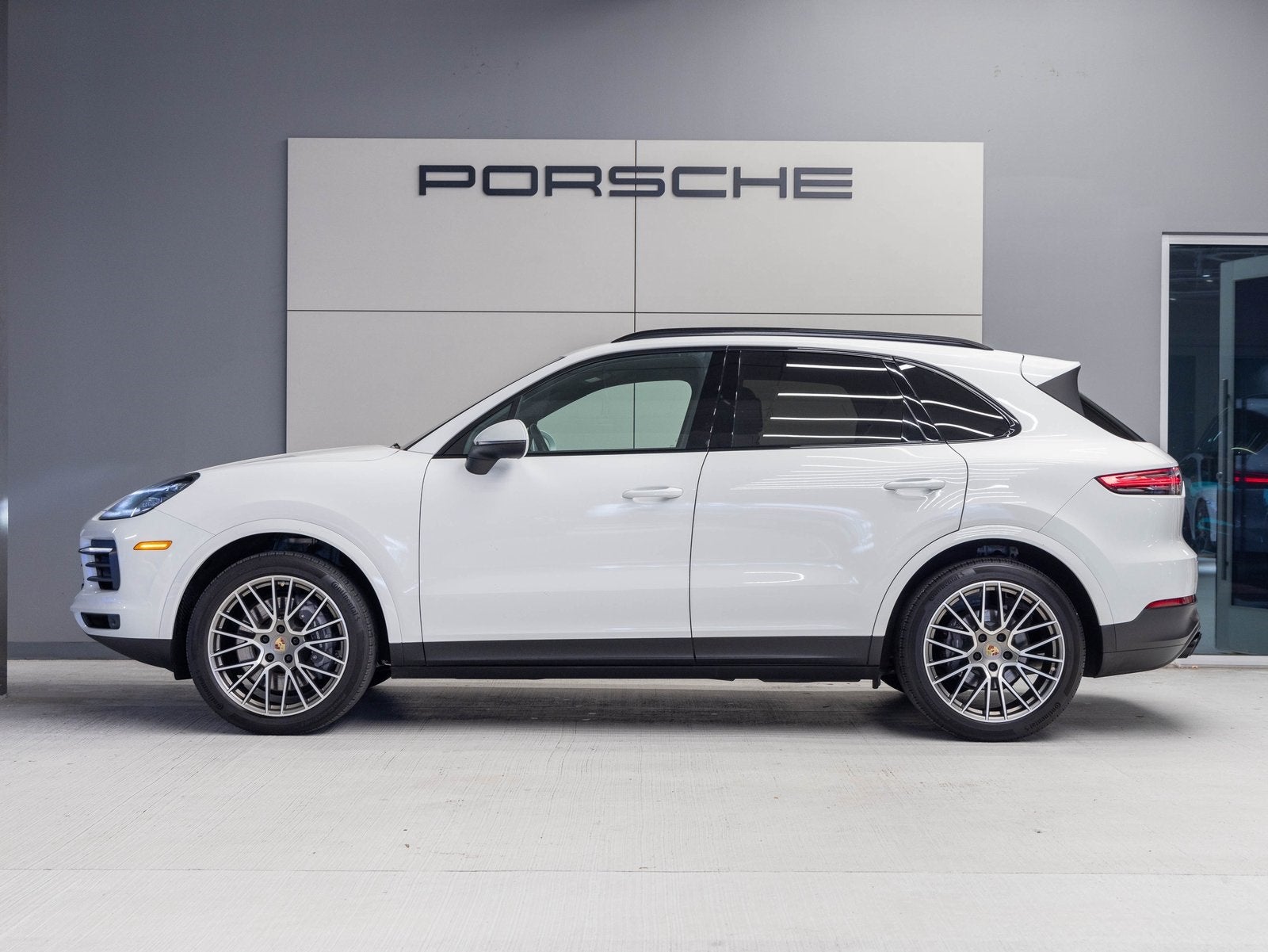 2022 Porsche Cayenne Cayenne Platinum Edition (MY22)