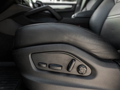 2022 Porsche Cayenne Cayenne Platinum Edition (MY22)