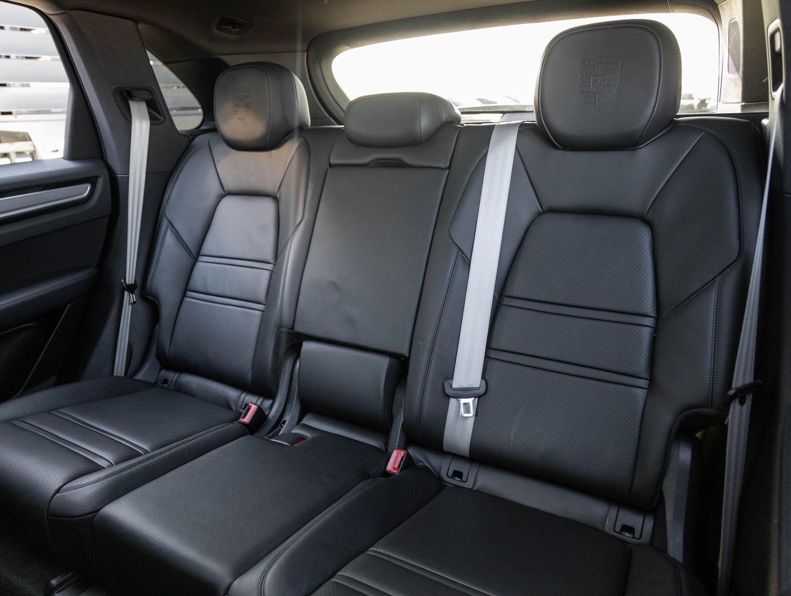 2022 Porsche Cayenne Cayenne Platinum Edition (MY22)