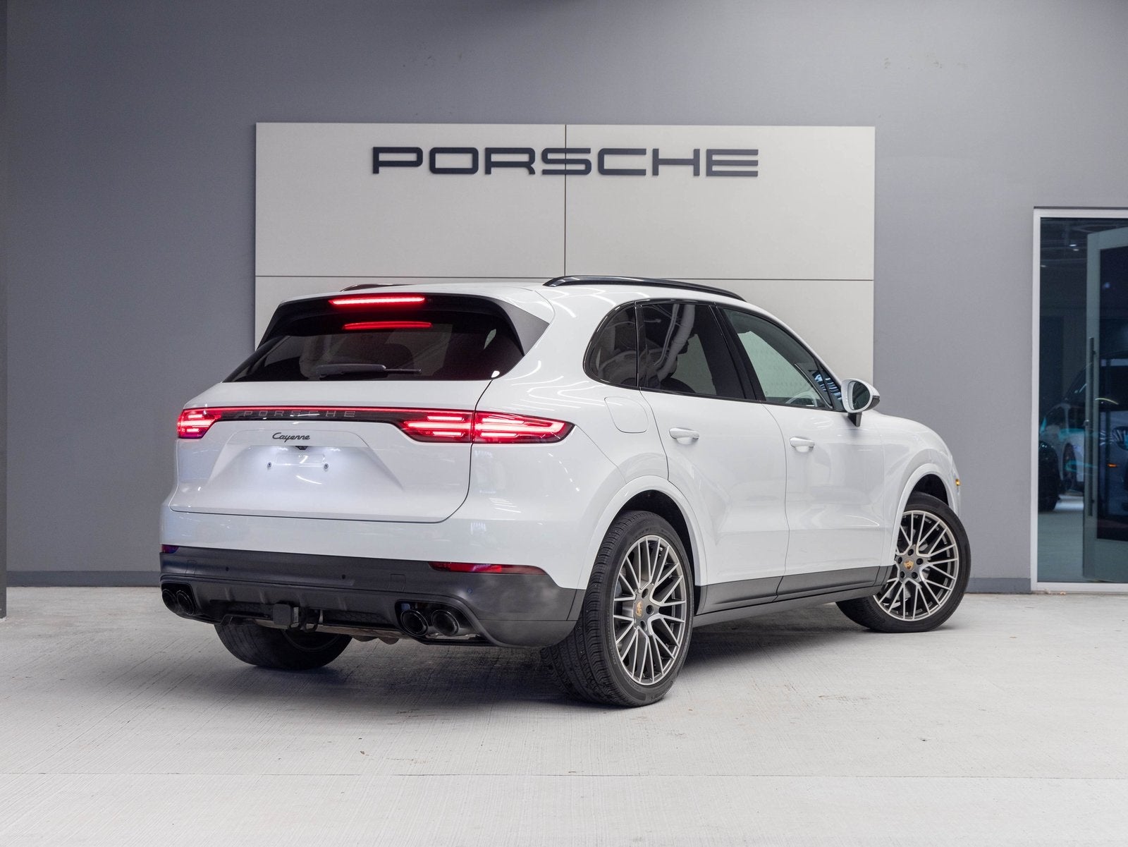 2022 Porsche Cayenne Cayenne Platinum Edition (MY22)