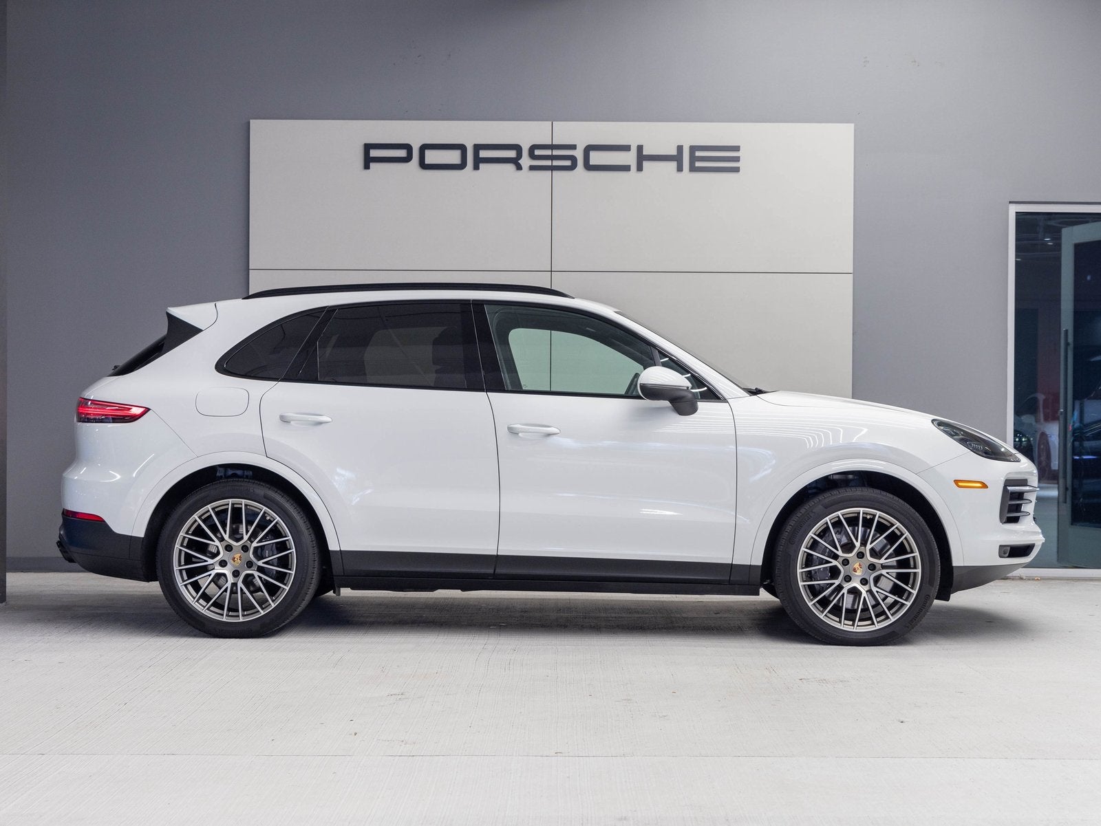 2022 Porsche Cayenne Cayenne Platinum Edition (MY22)