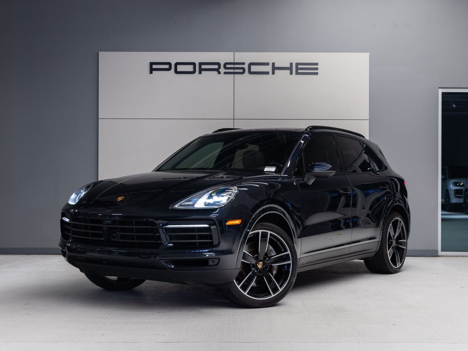 2023 Porsche Cayenne Platinum Edition's photo
