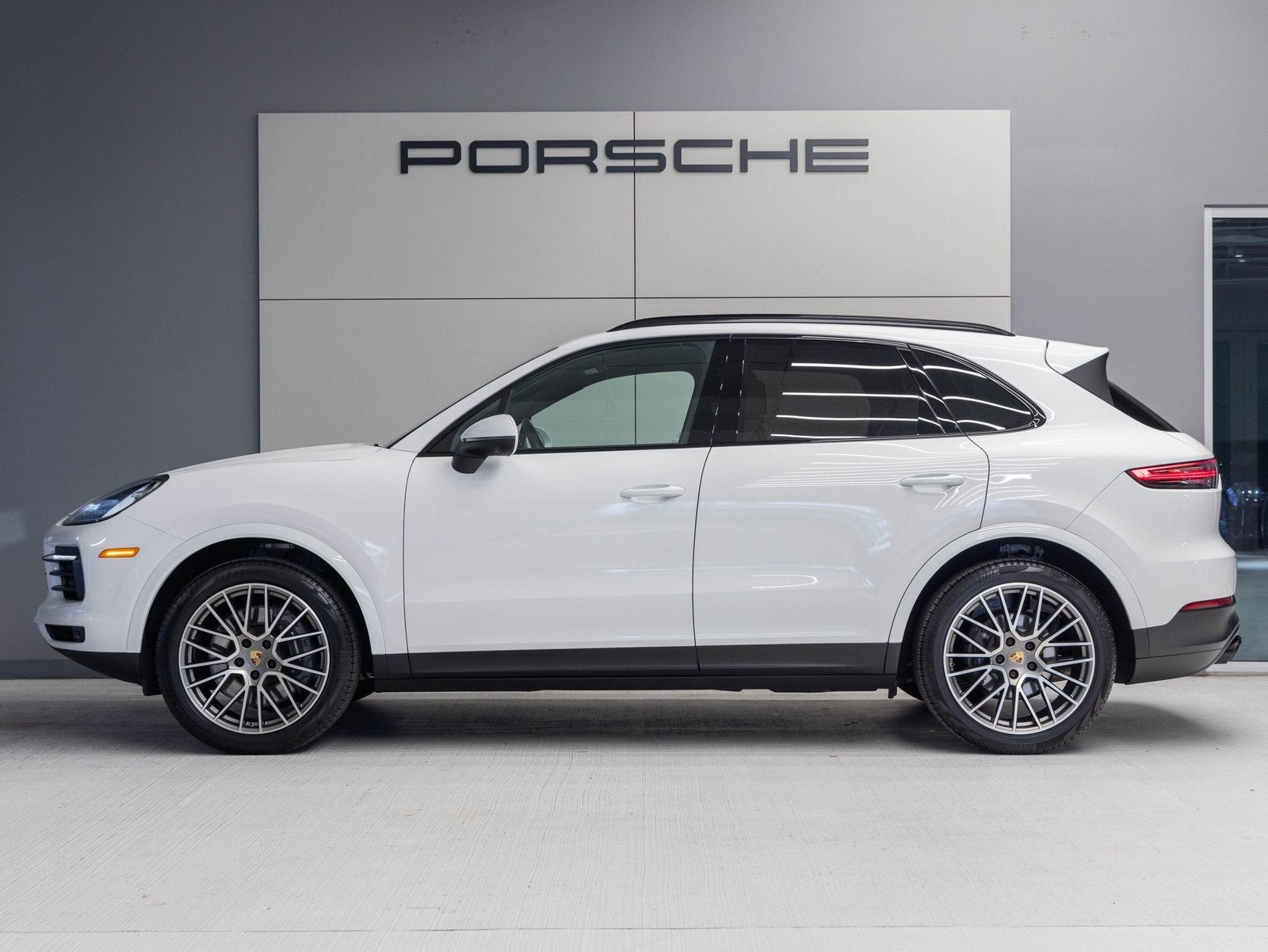 2023 Porsche Cayenne Cayenne Platinum Edition (MY23)