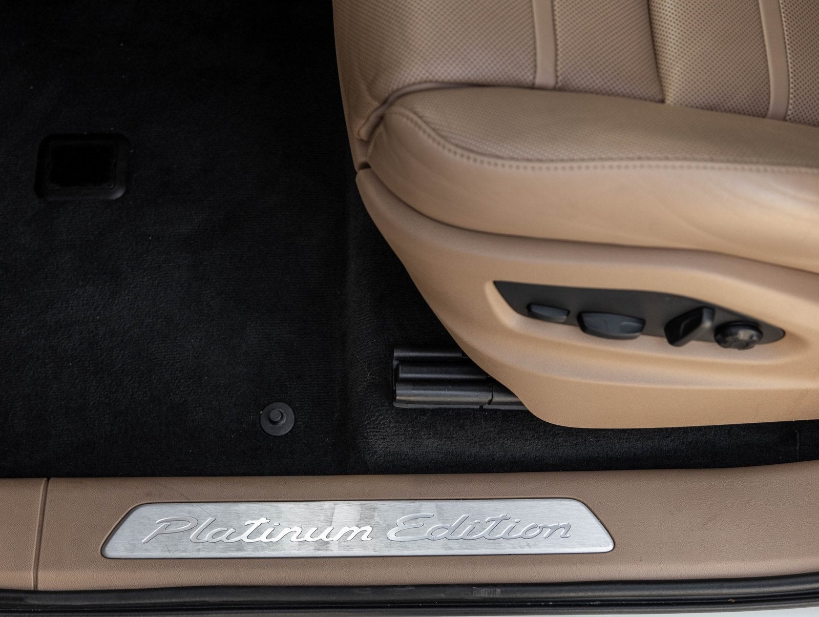 2023 Porsche Cayenne Cayenne Platinum Edition (MY23)