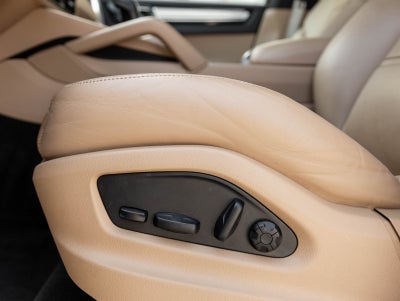 2023 Porsche Cayenne Cayenne Platinum Edition (MY23)