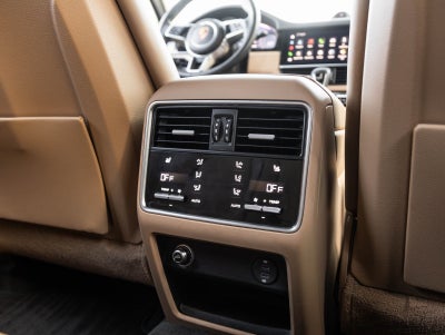 2023 Porsche Cayenne Cayenne Platinum Edition (MY23)