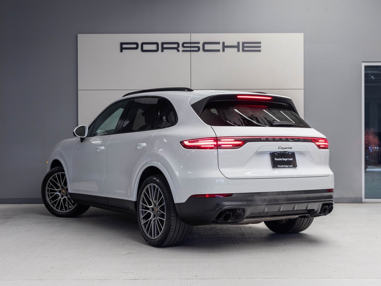 2023 Porsche Cayenne Cayenne Platinum Edition (MY23)