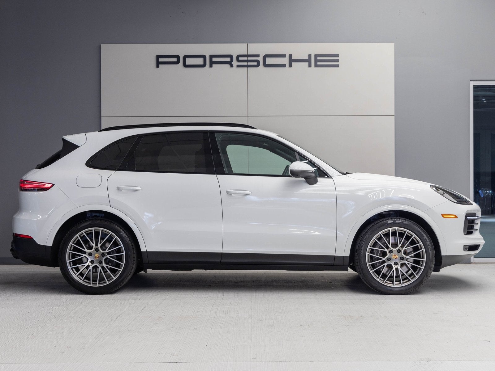 2023 Porsche Cayenne Cayenne Platinum Edition (MY23)