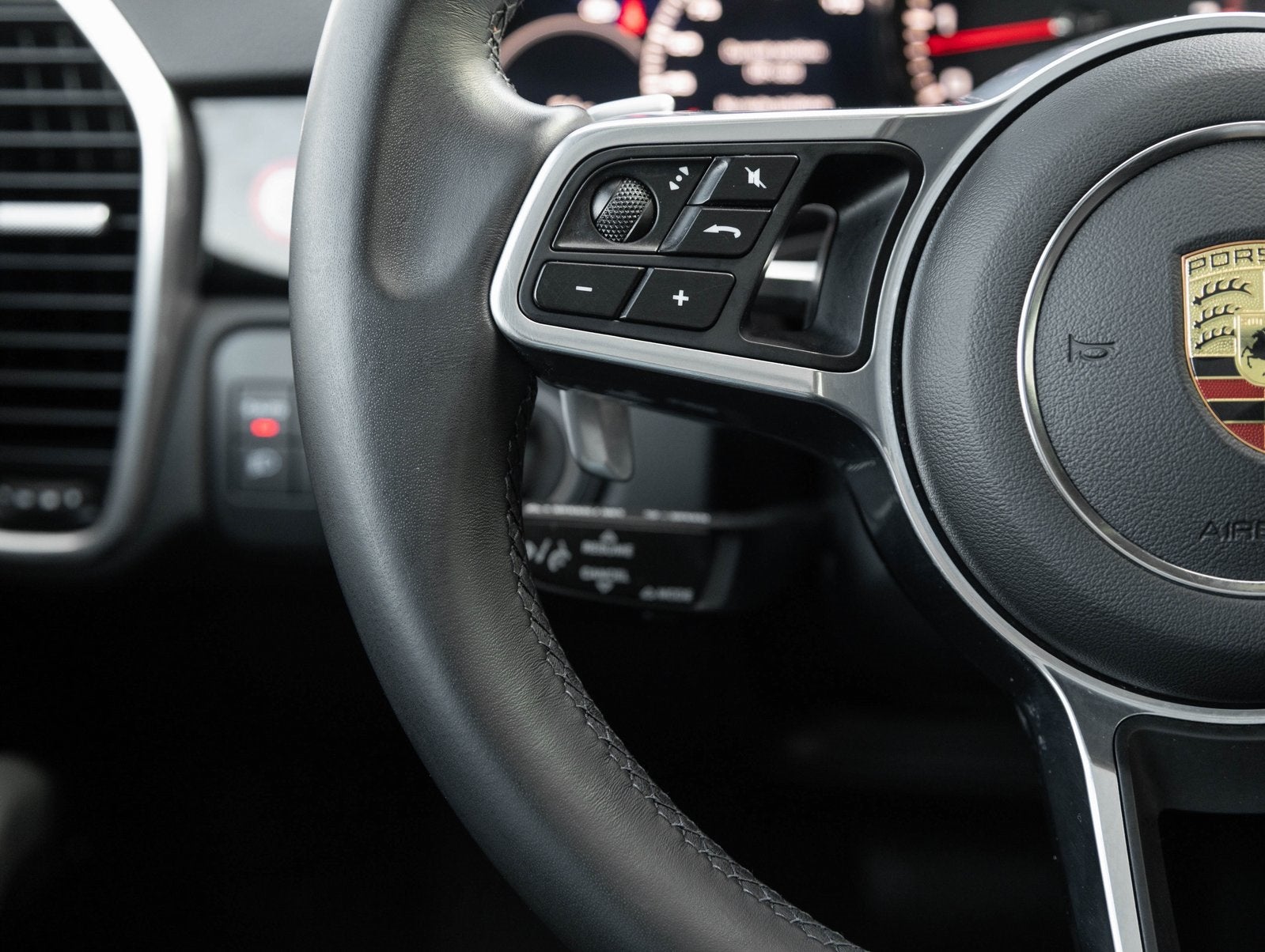 2022 Porsche Cayenne Cayenne Platinum Edition (MY22)