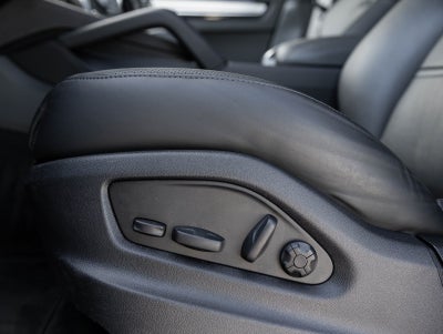 2022 Porsche Cayenne Cayenne Platinum Edition (MY22)