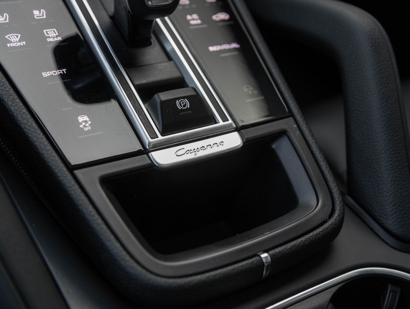 2022 Porsche Cayenne Cayenne Platinum Edition (MY22)