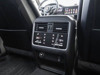 2022 Porsche Cayenne Cayenne Platinum Edition (MY22)