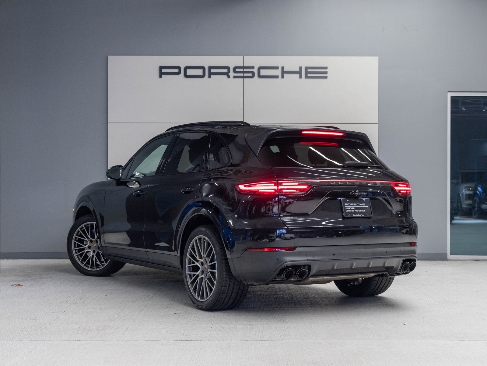 2022 Porsche Cayenne Cayenne Platinum Edition (MY22)