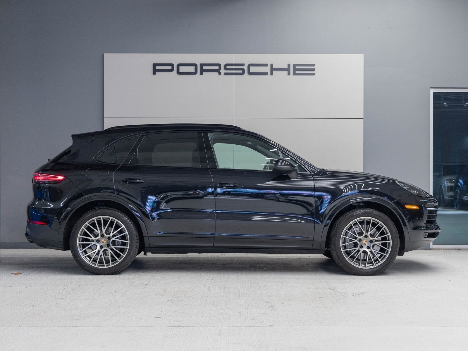 2022 Porsche Cayenne Cayenne Platinum Edition (MY22)