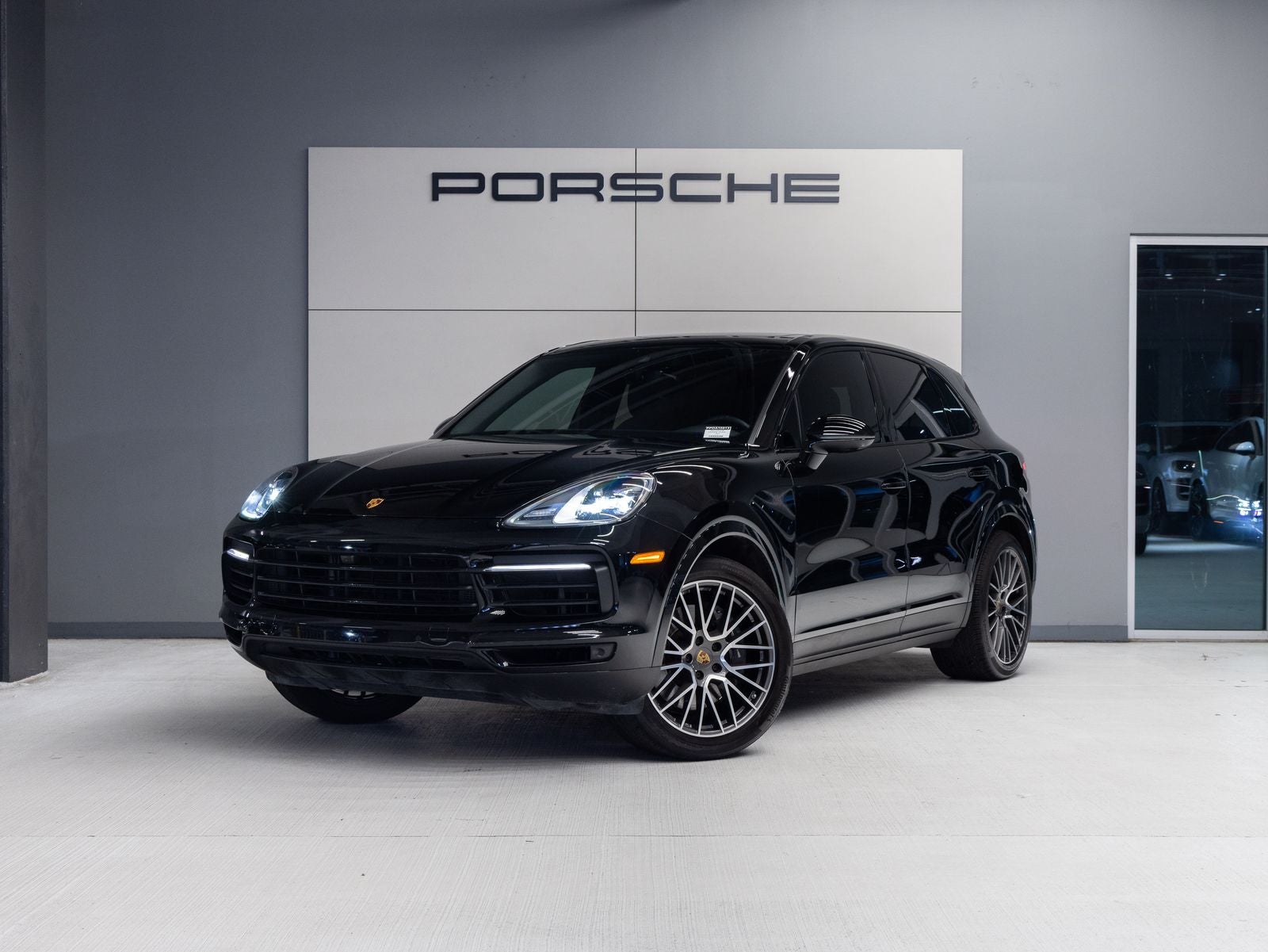 2023 Porsche Cayenne Platinum Edition's photo