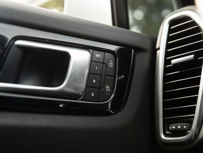 2023 Porsche Cayenne Cayenne Platinum Edition