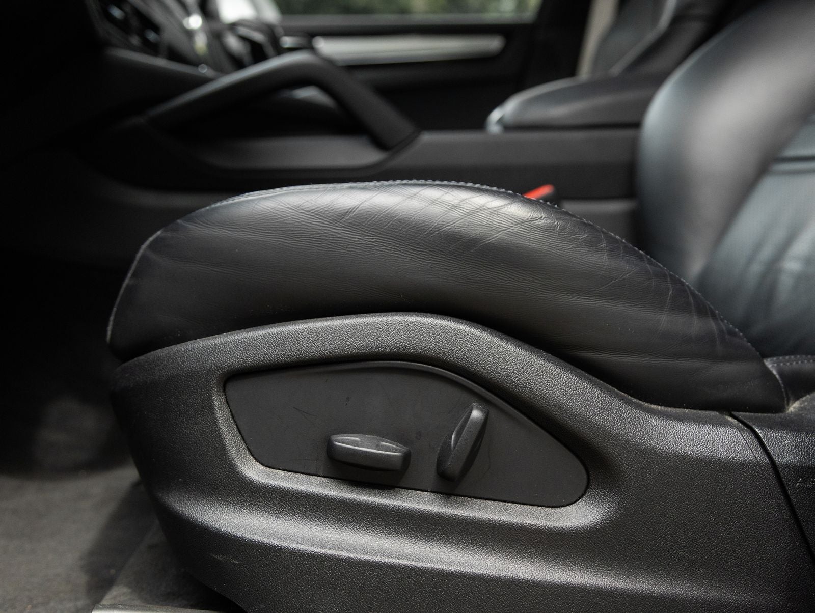 2023 Porsche Cayenne Cayenne Platinum Edition