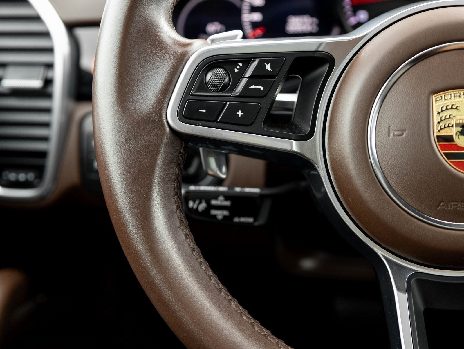 2023 Porsche Cayenne Cayenne Platinum Edition (MY23)