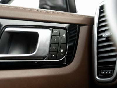 2023 Porsche Cayenne Cayenne Platinum Edition (MY23)